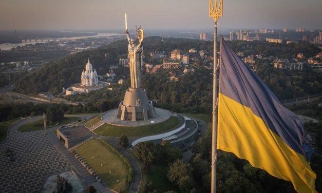 Ukraine replaces despised Soviet icon with trident on Kyiv monument in time for Independence Day