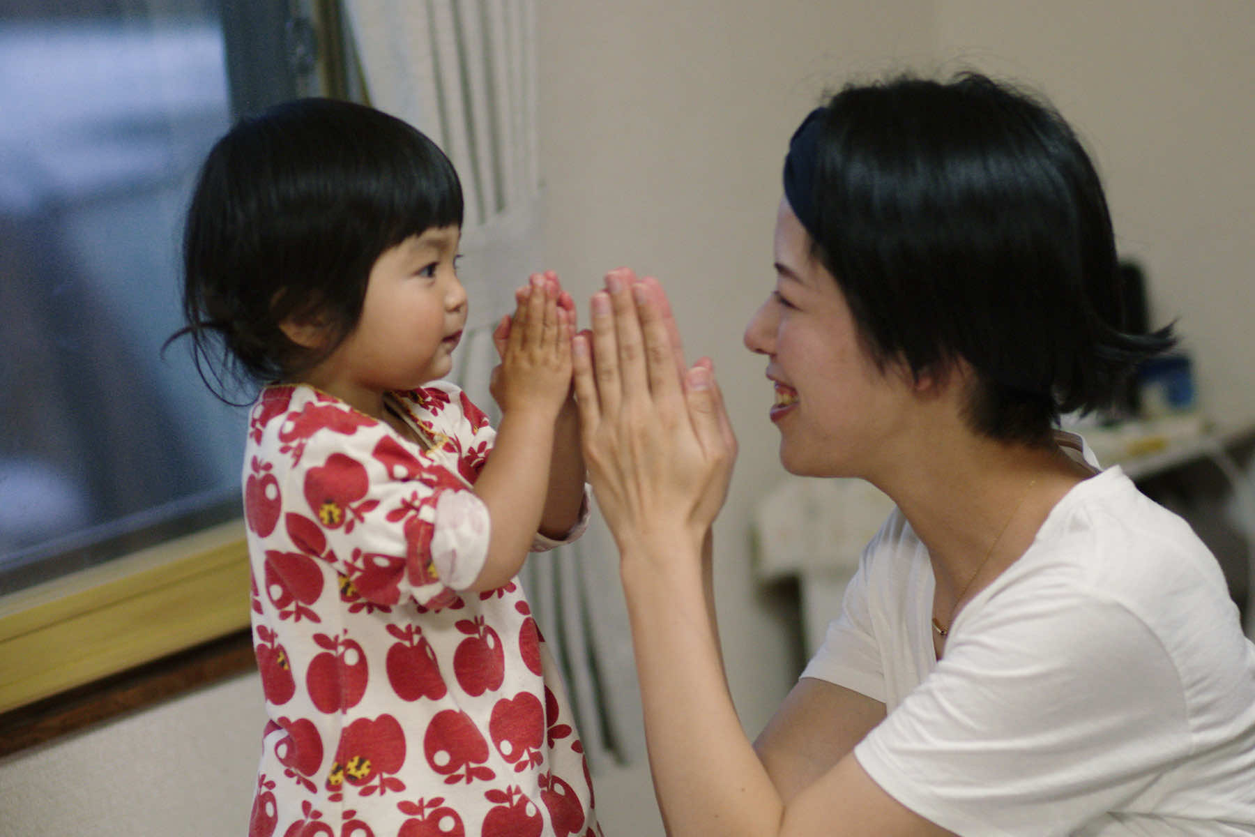 The Ones Left Behind: 日本の未婚母の苦境と子供たちの貧困の循環を記録した映画