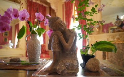 A bloom in every room: Ikebana art exhibition “gives life to flowers” at Pabst Mansion for third year