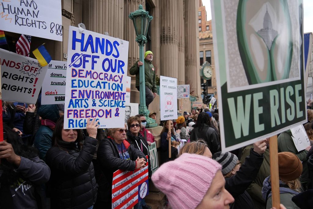 00_040525_HandsOffRally_6106