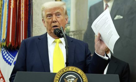 Trump pone en duda su creencia en el derecho fundamental al debido proceso mientras busca “gobernar el mundo”