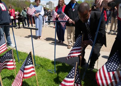 d41_052325_MemorialFlagLawn_1179