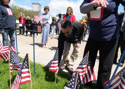 d42_052325_MemorialFlagLawn_1206