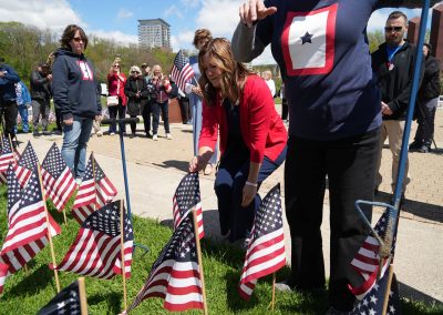 d43_052325_MemorialFlagLawn_1214