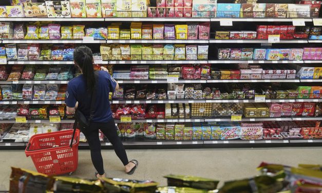 Poll finds the vast majority of U.S. adults are stressed about grocery costs due to Trump’s tariffs